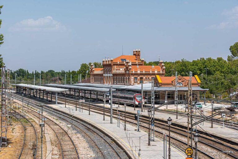Estación de Ferrocarril y Raso de la Estrella