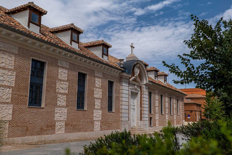 Hospital de San Carlos y Plaza del Real Convento de San Pascual