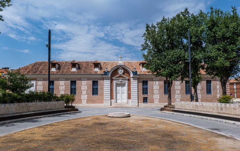 Hospital de San Carlos y Plaza del Real Convento de San Pascual