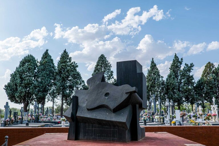 Cementerio Romántico (mausoleo de Joaquín Rodrigo y Victoria Khami)