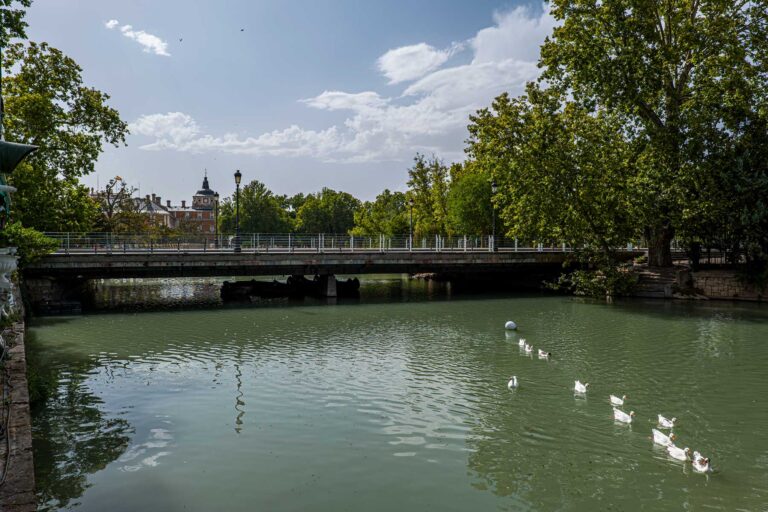 Puente de Barcas y Plaza de Santiago Rusiñol